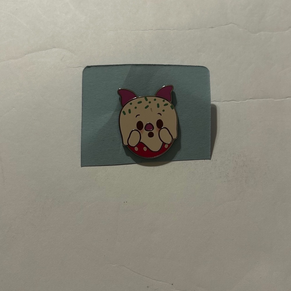 Disney Munchlings Piglet Strawberry Glazed Cupcake Enamel Pin Winnie the Pooh - Picture 3 of 4